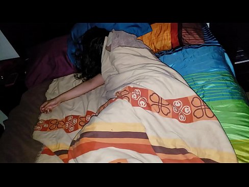 ❤️ सौतेनी आमा सुतेको बेला आफ्नी जवान सौतेनी आमालाई पिट्दै। ☑  सेक्स  ﹏